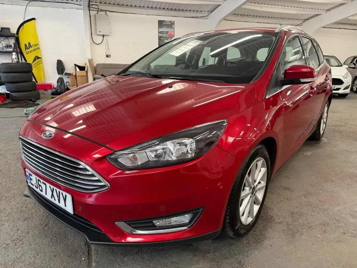 Używany Ford Focus Titanium 125 KM (91 kW) 2017 Czerwony Kombi