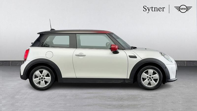 Used Mini Cooper Classic 134 HP (98 kW) 2022 White Hatchback