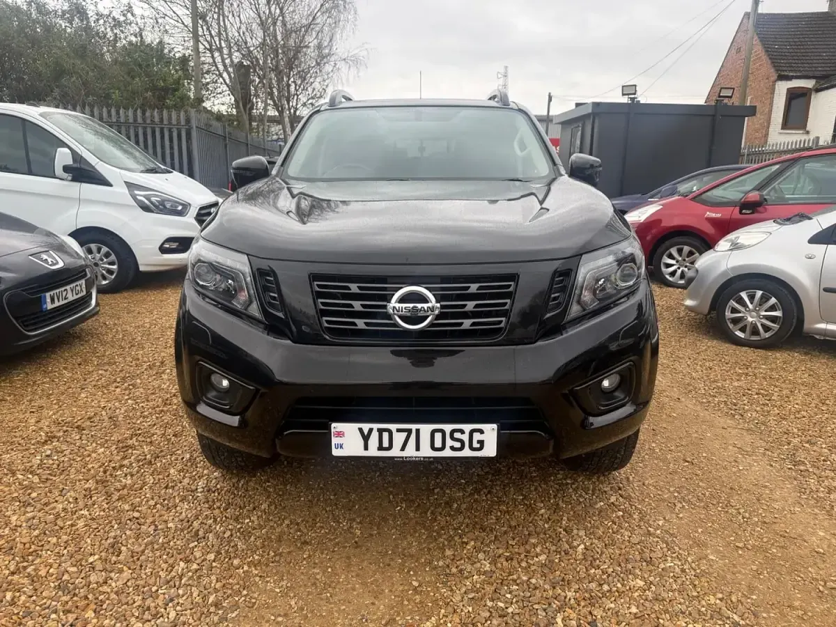 Used Nissan Navara N-Guard 190 HP (139 kW) 2021 Black Pickup