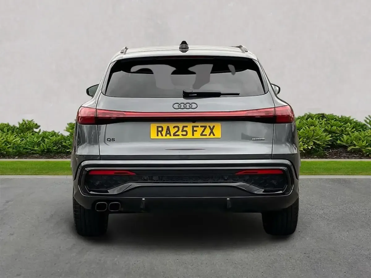 Usado Audi Q5 Advanced 204 CV (150 kW) 2025 Gris SUV