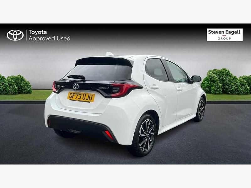 Used Toyota Yaris Hybrid Design 2023 White Hatchback