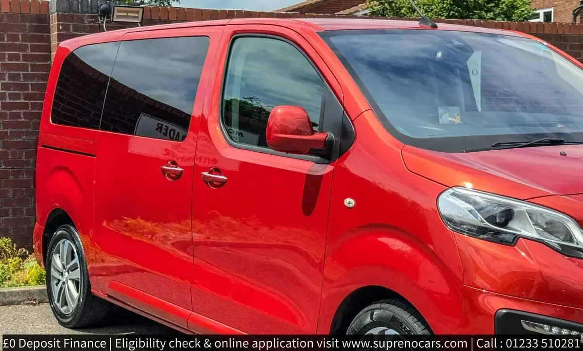 Used Peugeot Traveller Allure 180 HP (132 kW) 2019 Red MPV