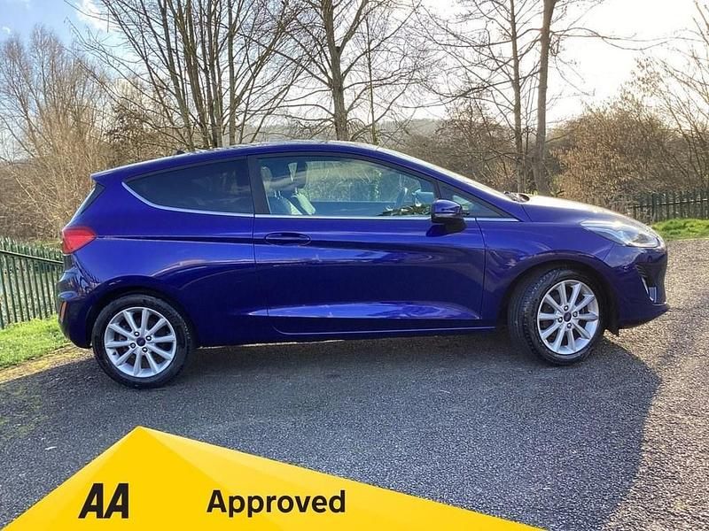 Used Ford Fiesta Titanium 125 HP (91 kW) 2018 Blue Hatchback