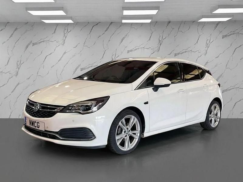Used Vauxhall Astra SRi 150 HP (110 kW) 2018 White Hatchback