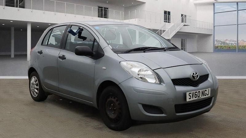 Silver Used 2010 Toyota Yaris T2 Hatchback | £2,500 (Super price) - Image 1/4