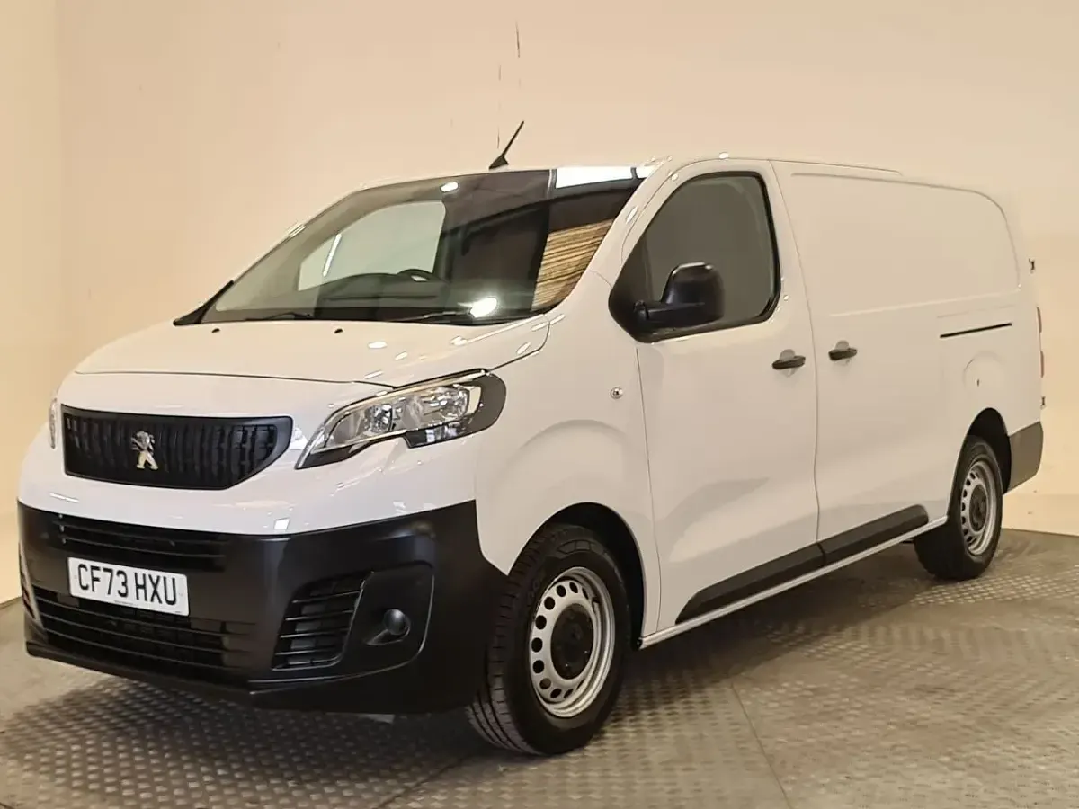 Used Peugeot Expert Premium 145 HP (106 kW) 2023 White Van