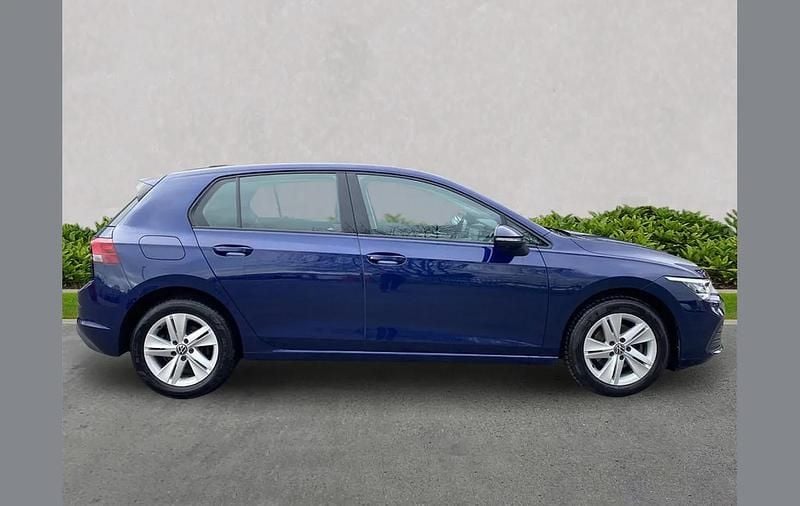 Used VW Golf VIII Life 150 HP (110 kW) 2024 Blue Hatchback