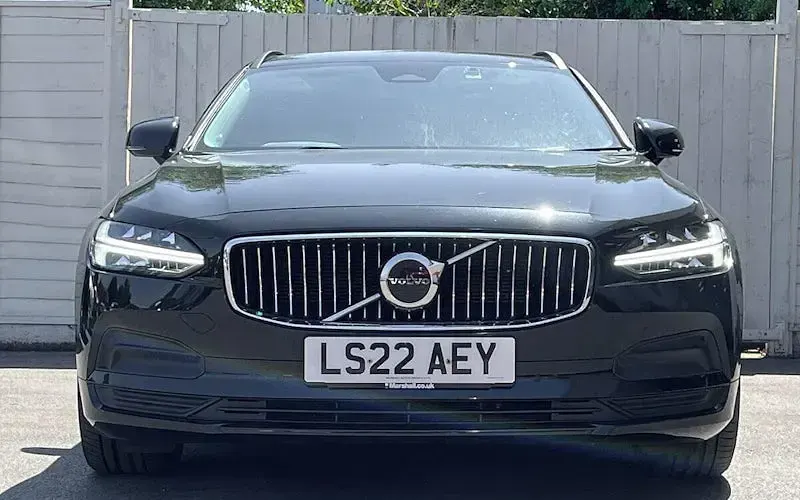 Used Volvo V90 Momentum 197 HP (144 kW) 2021 Black Estate