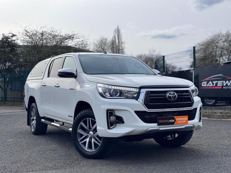 Used Toyota HiLux 150 HP (110 kW) 2019 White Pickup