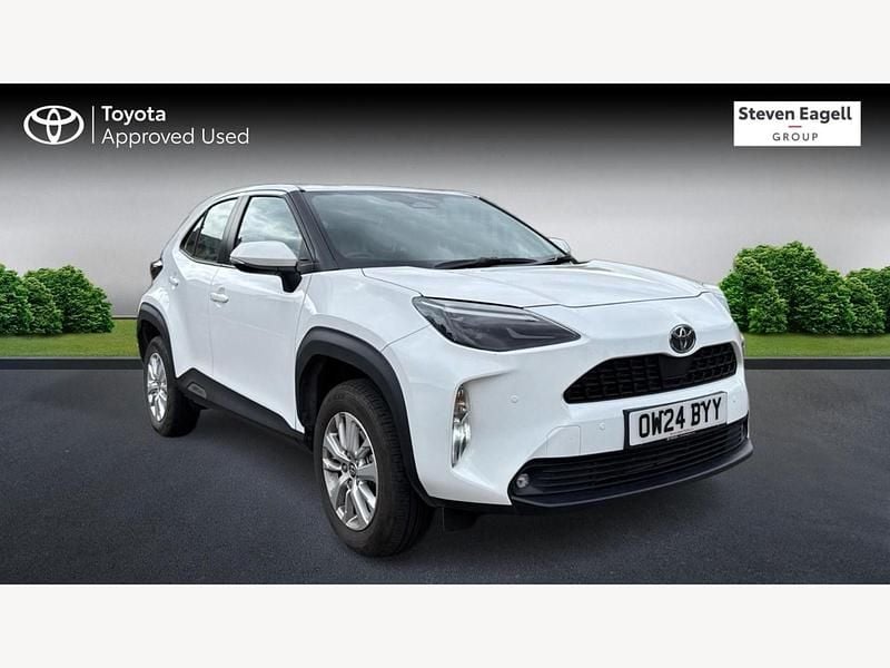 White Used 2024 Toyota Yaris Hybrid Hatchback | £21,666 (A bit pricey) - Image 1/3