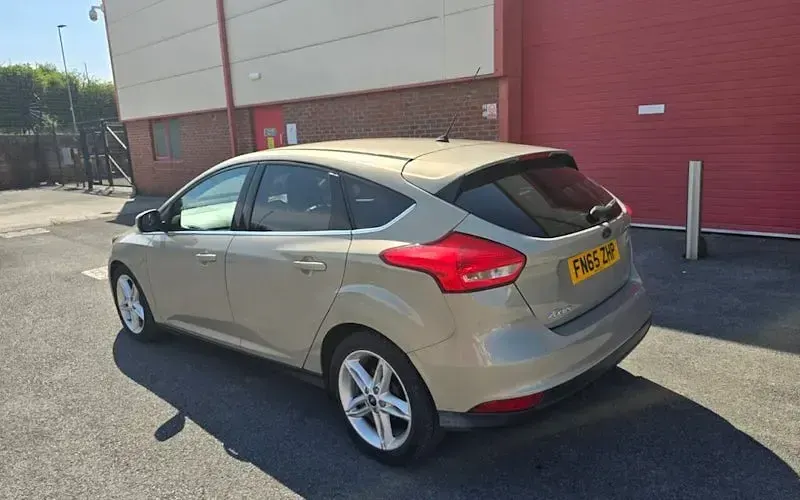 Used Ford Focus Zetec 120 HP (88 kW) 2015 Silver Hatchback