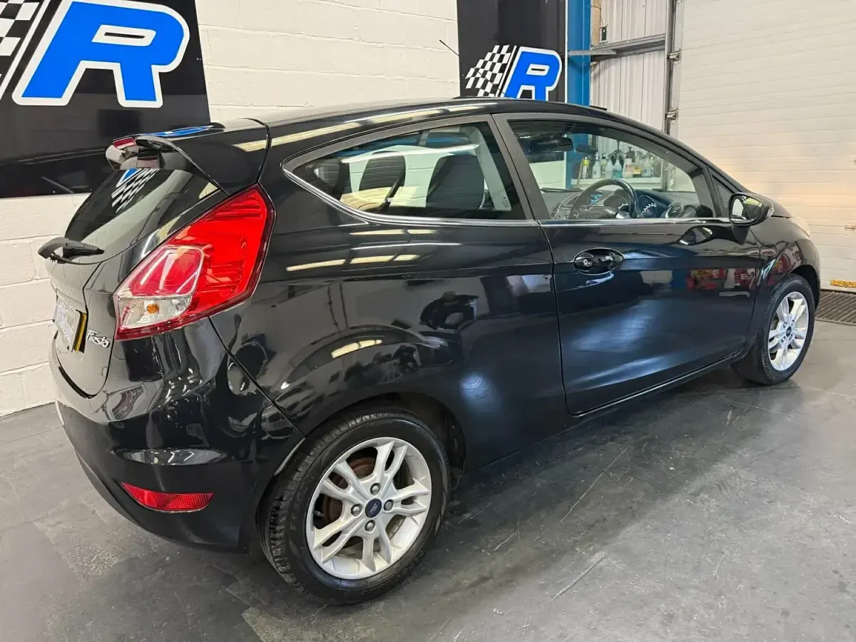 Used Ford Fiesta Zetec 82 HP (60 kW) 2015 Black Hatchback