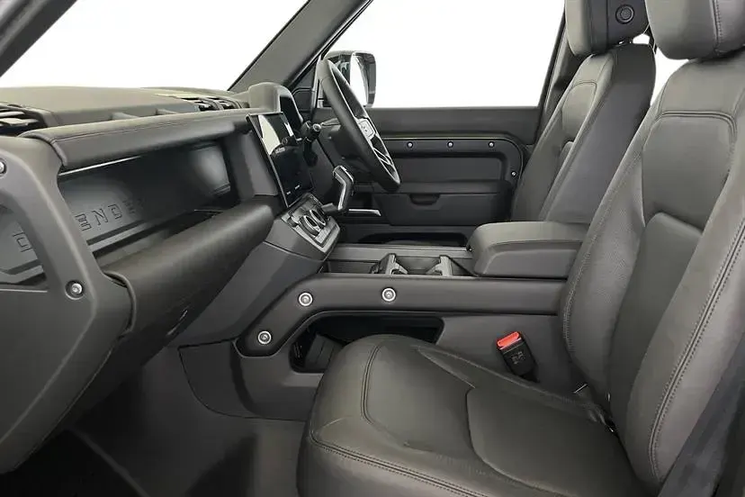 Used Land Rover Defender HSE Dynamic 300 HP (220 kW) 2026 Unknown SUV