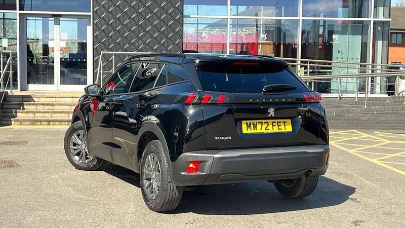 Używany Peugeot 2008 Active+ 100 KM (73 kW) 2022 Czarny SUV
