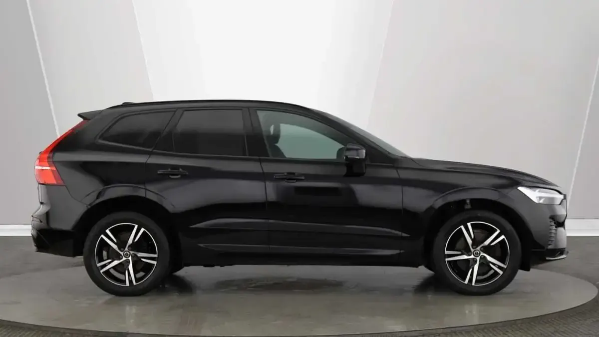 Used Volvo XC60 R-Design 194 HP (142 kW) 2022 Black SUV