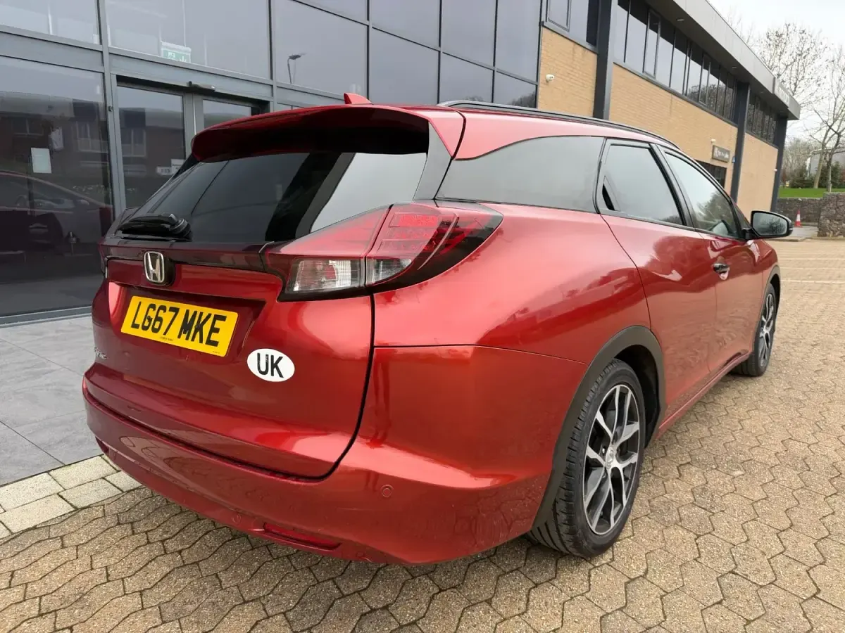Begagnad Honda Civic Sport 120 HK (88 kW) 2017 Röd Kombi