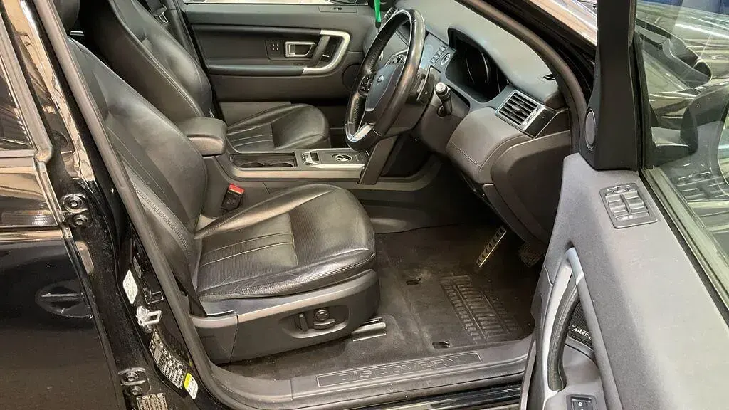Used Land Rover Discovery 5 Landmark 2018 Black SUV