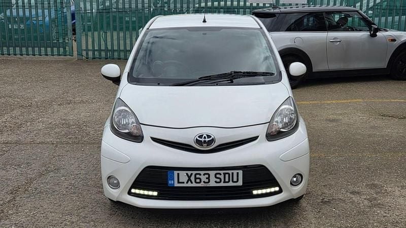 Used Toyota Aygo 2013 White Hatchback