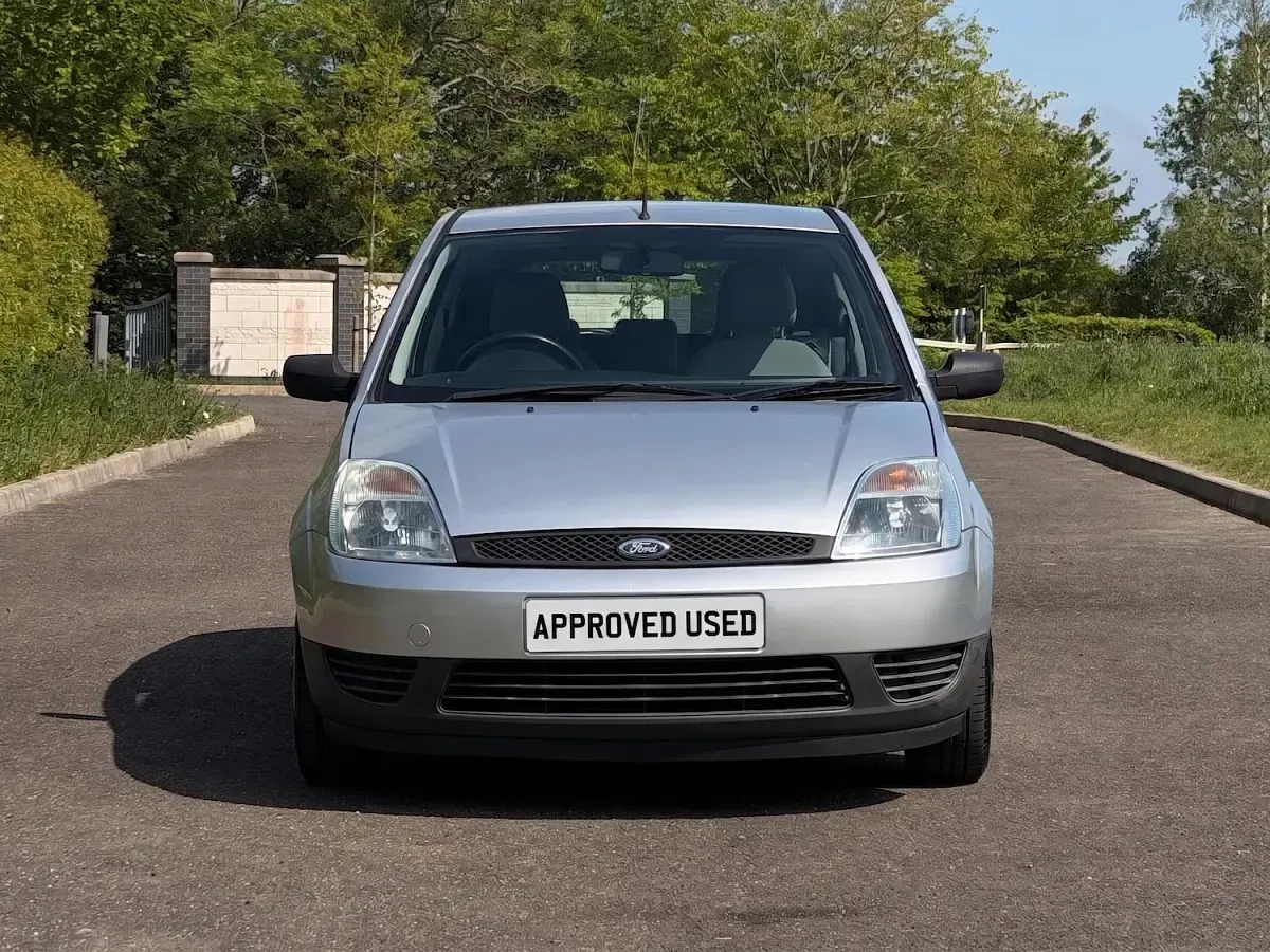 Used Ford Fiesta 80 HP (58 kW) 2003 Silver Hatchback