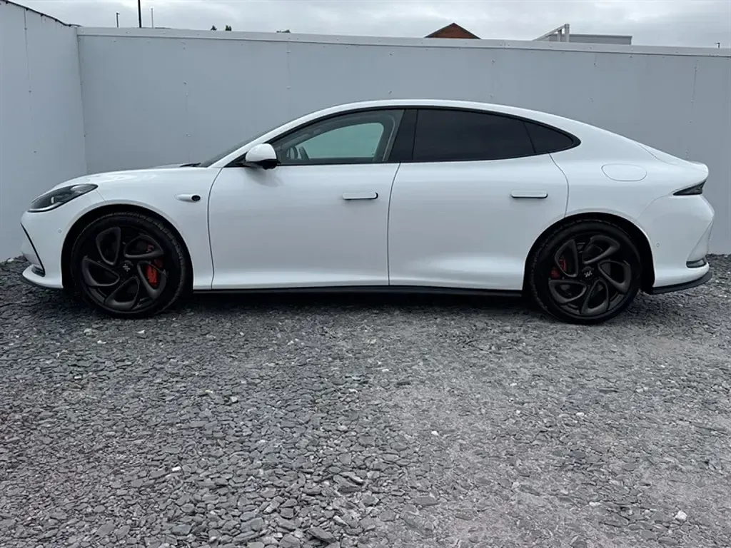New MG IM5 Performance 552 kW (751 HP) 2026 White Hatchback