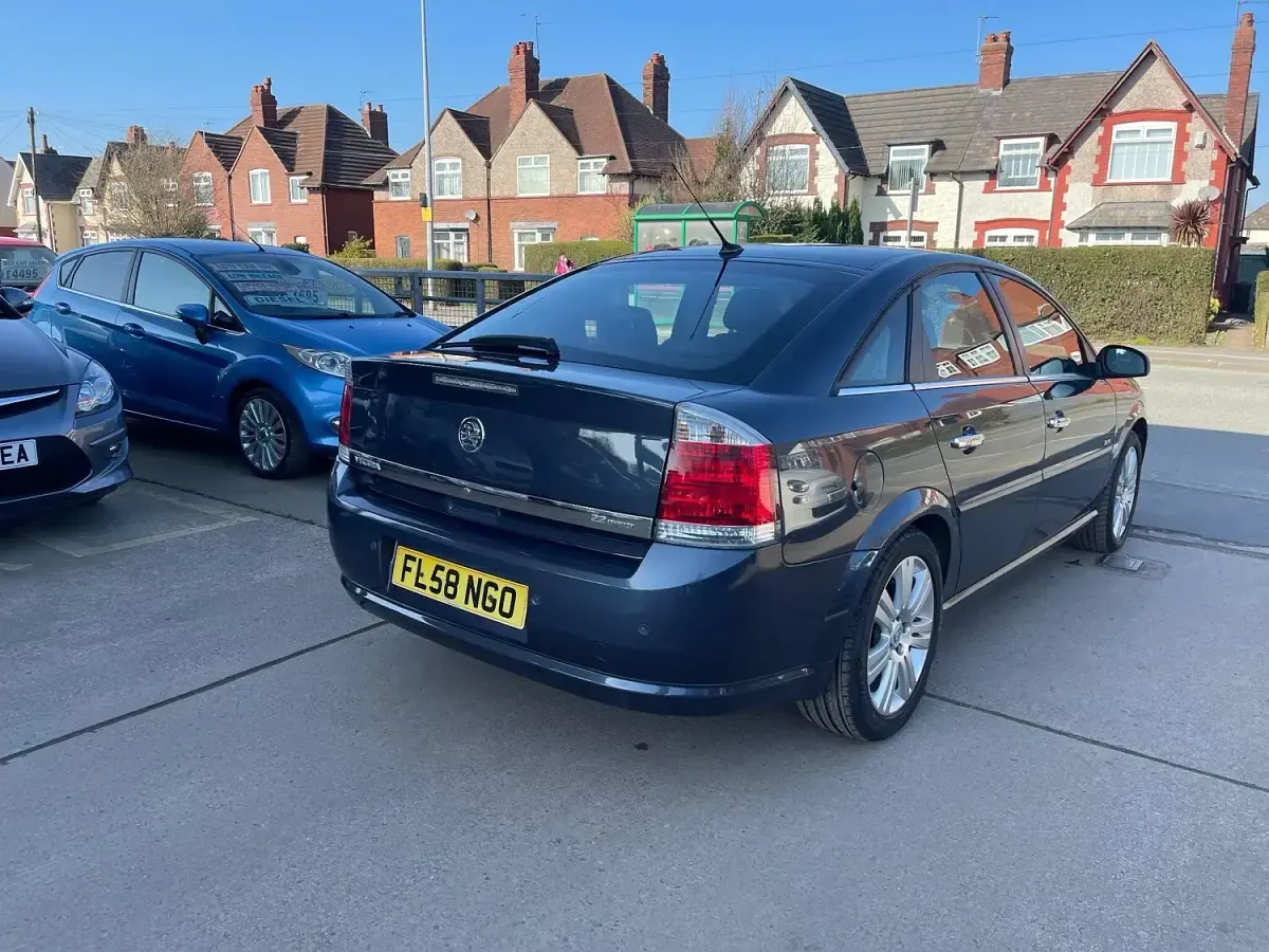 Used Vauxhall Vectra Elite 155 HP (114 kW) 2008 Blue Hatchback