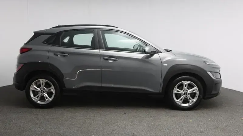 Gebraucht Hyundai Kona SE 120 PS (88 kW) 2023 Grau SUV