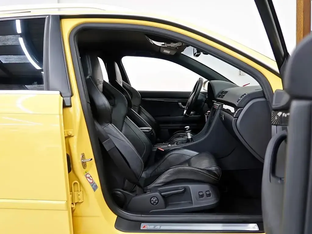 Used Audi RS4 Business 420 HP (308 kW) 2006 Yellow Estate