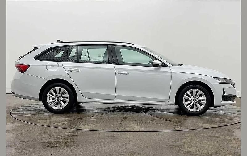 Used Skoda Octavia SE Technology 113 HP (83 kW) 2025 White Estate