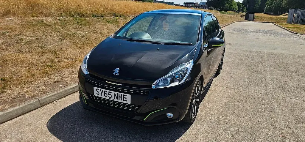 Used Peugeot 208 Allure 2015 Metallic black Hatchback