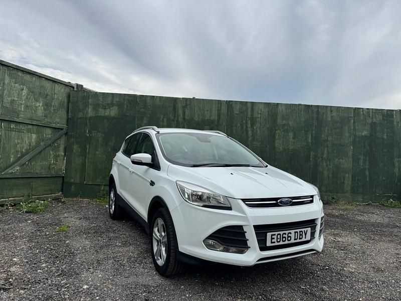 White Used 2016 Ford Kuga Zetec SUV | £6,750 (Good price) - Image 1/4