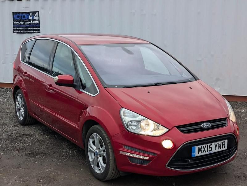 Used Ford S-MAX Titanium 140 HP (102 kW) 2015 Red MPV