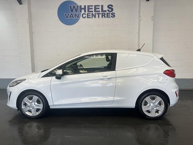 Usado Ford Fiesta S 85 CV (62 kW) 2020 Blanco Utilitario