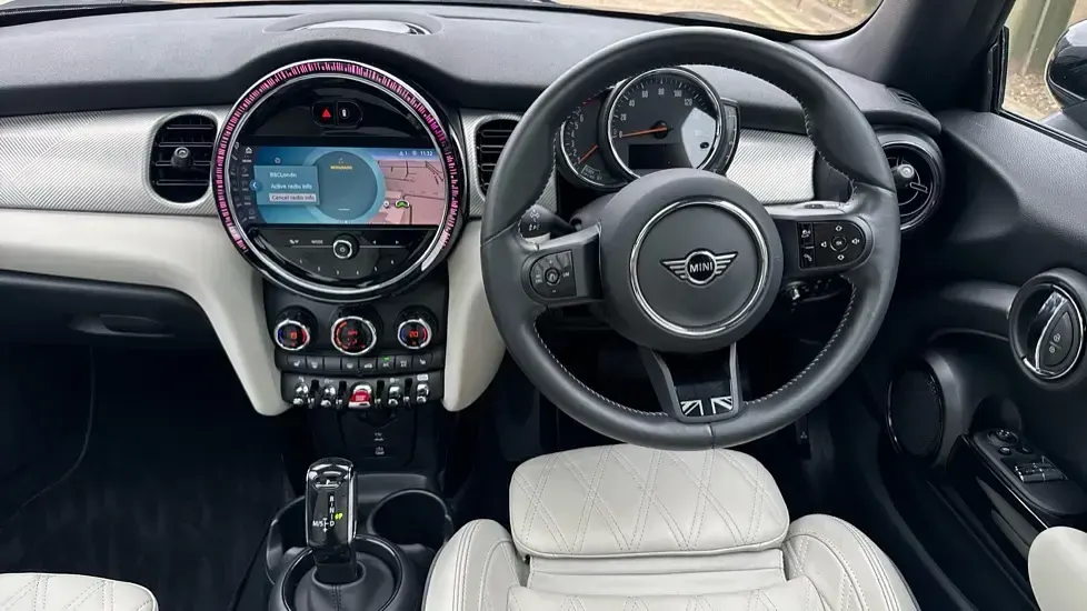 Begagnad Mini Cooper Exclusive 136 HK (100 kW) 2023 Svart Halvkombi