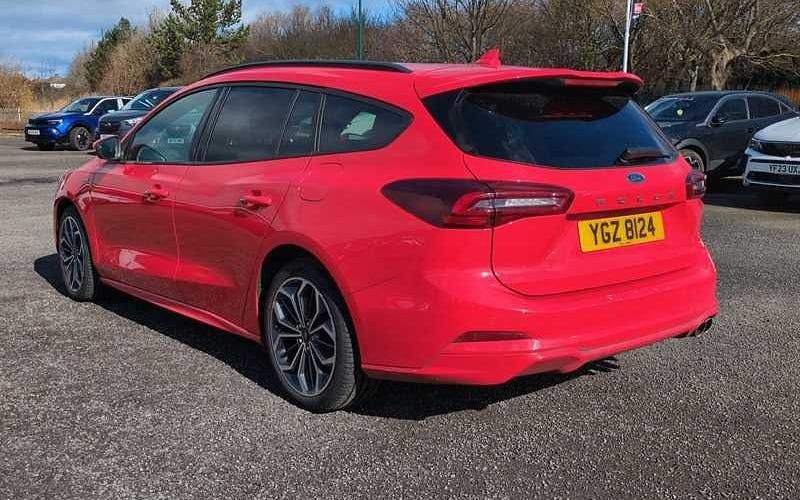 Used Ford Focus ST-Line 125 HP (91 kW) 2022 Red Estate