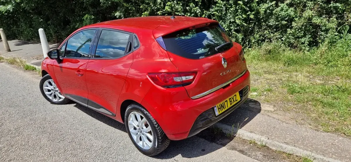 Used Renault Clio Dynamique 75 HP (55 kW) 2017 Red Hatchback