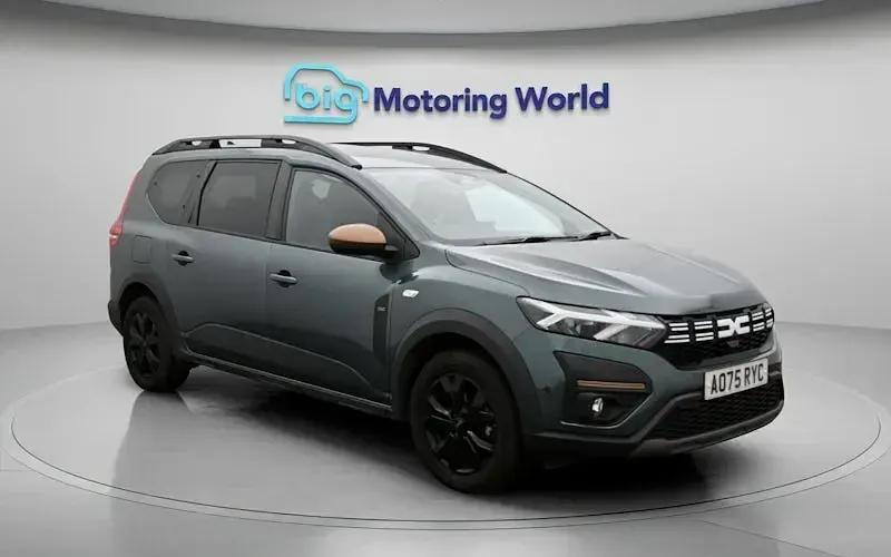 Used Dacia Jogger Extreme 141 HP (103 kW) 2025 Green MPV