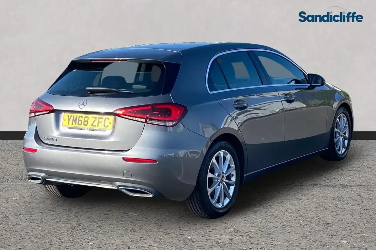 Begagnad Mercedes A180 116 HK (85 kW) 2021 Grå Halvkombi