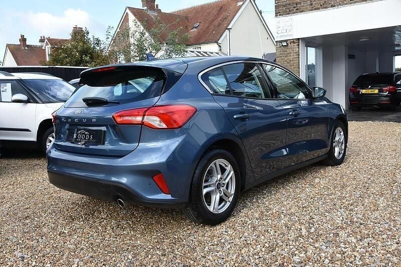 Used Ford Focus Zetec 125 HP (91 kW) 2019 Blue Hatchback