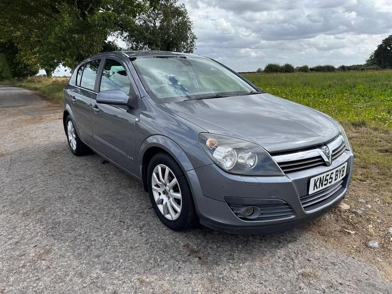 Used Vauxhall Astra Elite 2005 Grey Hatchback
