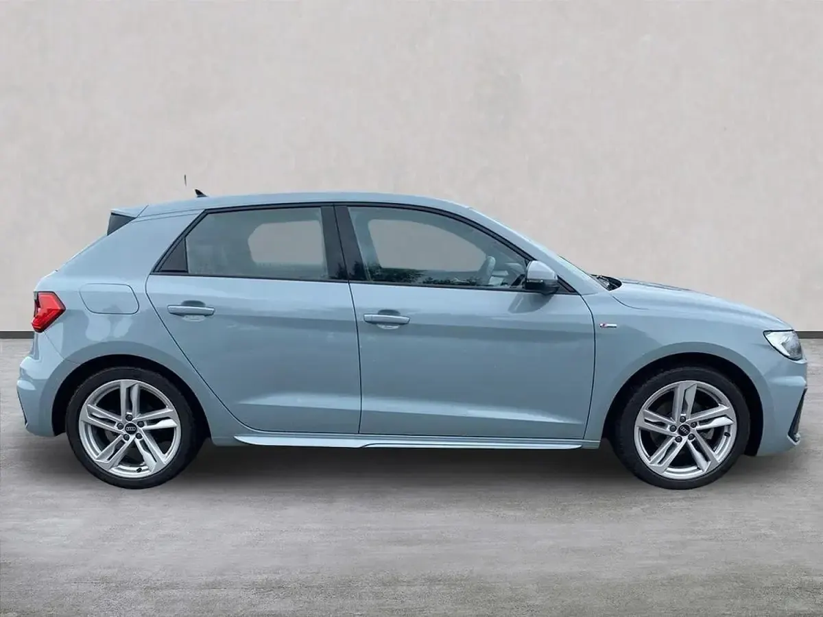Begagnad Audi A1 Sportback S-Line 150 HK (110 kW) 2023 Grå Halvkombi
