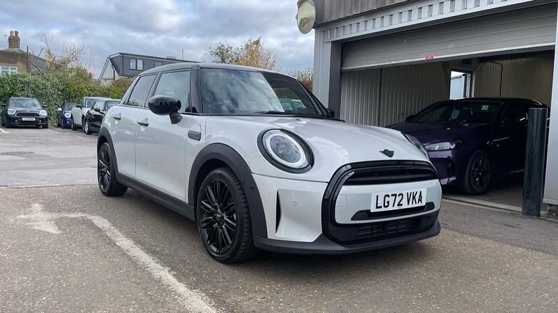 Silver Used 2022 Mini Cooper Exclusive Hatchback | £23,995 (Expensive) - Image 1/4