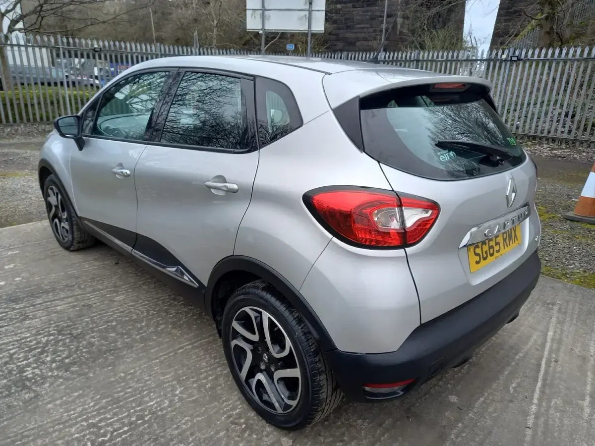 Used Renault Captur Dynamique 90 HP (66 kW) 2015 Silver SUV