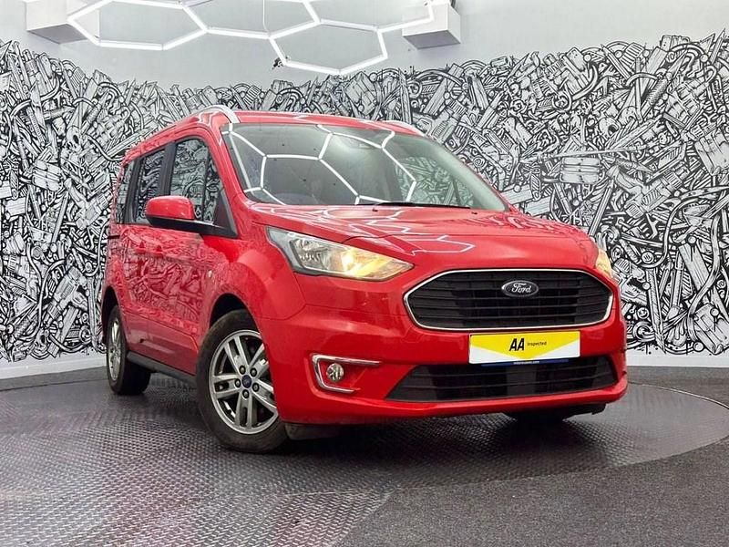 Used Ford Tourneo Titanium 120 HP (88 kW) 2021 Red MPV