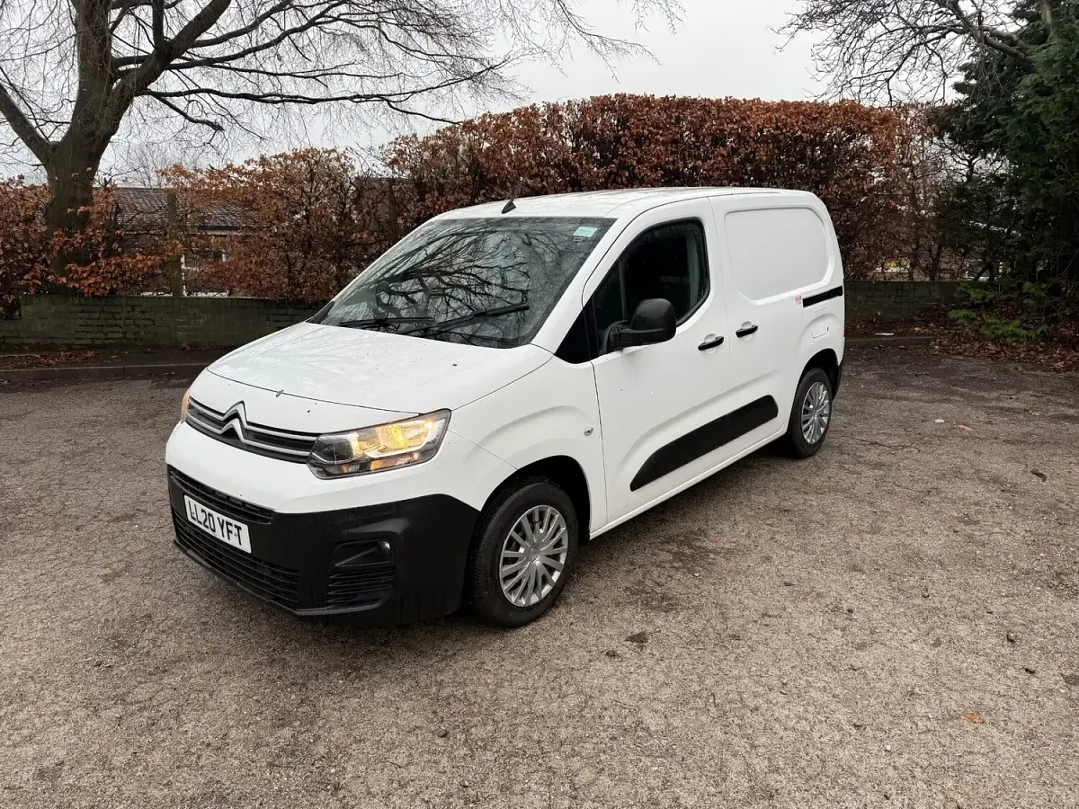 Used Citroën Berlingo Start 75 HP (55 kW) 2020 White MPV