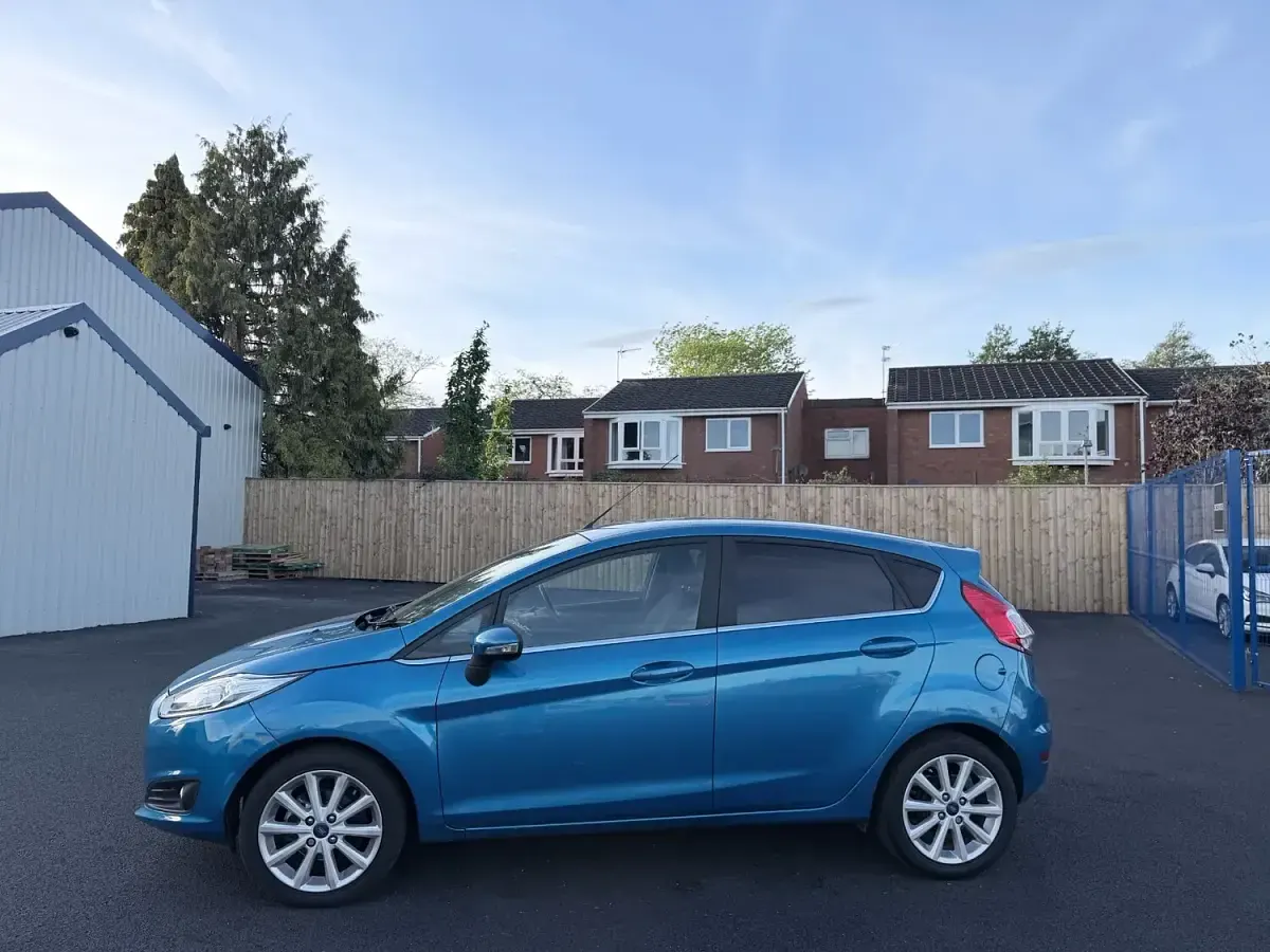 Usado Ford Fiesta Titanium 2016 Azul Citadino