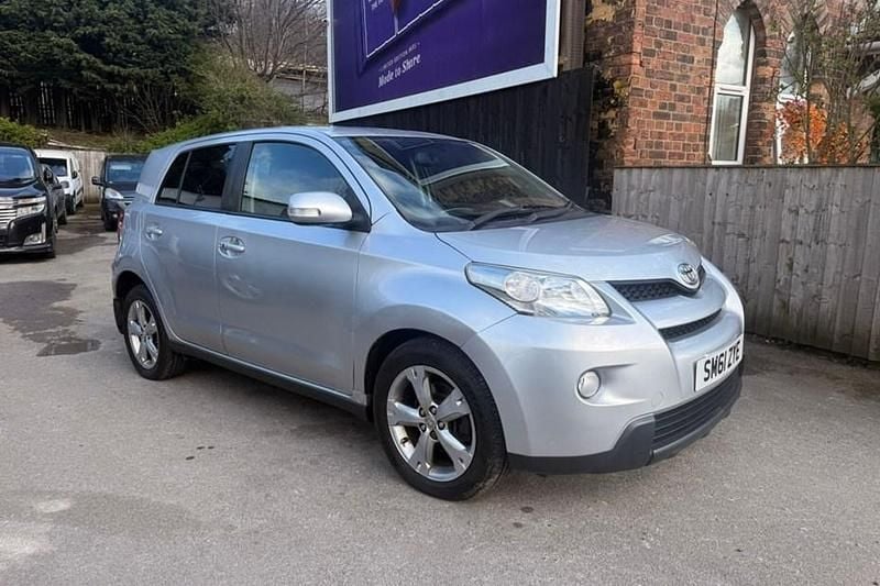 Used Toyota Urban Cruiser 90 HP (66 kW) 2012 Silver Hatchback