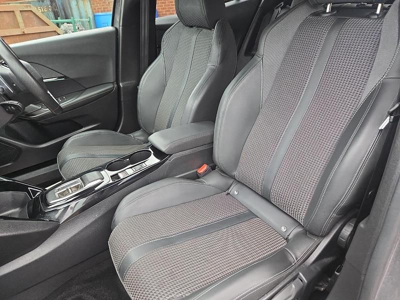 Used Peugeot 2008 GT 129 HP (94 kW) 2023 Grey SUV