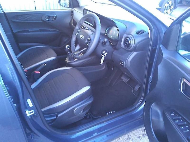 New Hyundai i10 Advanced 67 HP (49 kW) 2025 Aurora grey Hatchback