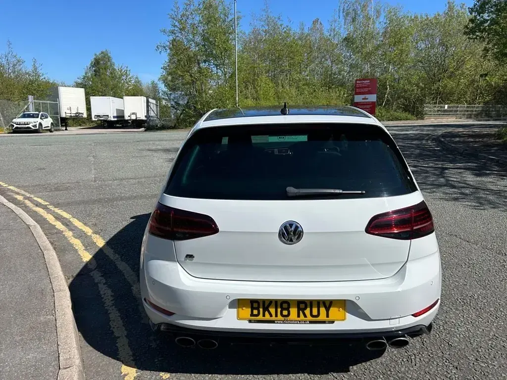 Used VW Golf VII R 310 HP (228 kW) 2018 White Hatchback