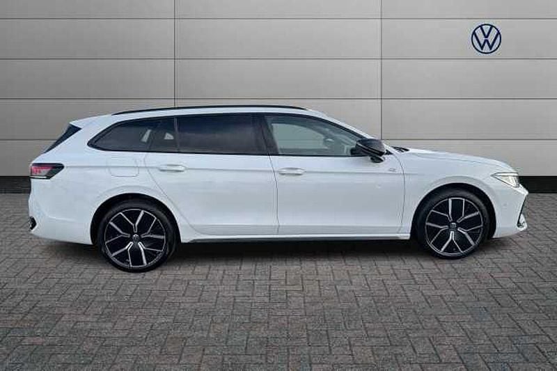 Used VW Passat R-line 204 HP (150 kW) 2025 White Estate